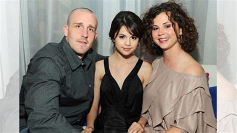 selena gomez family.